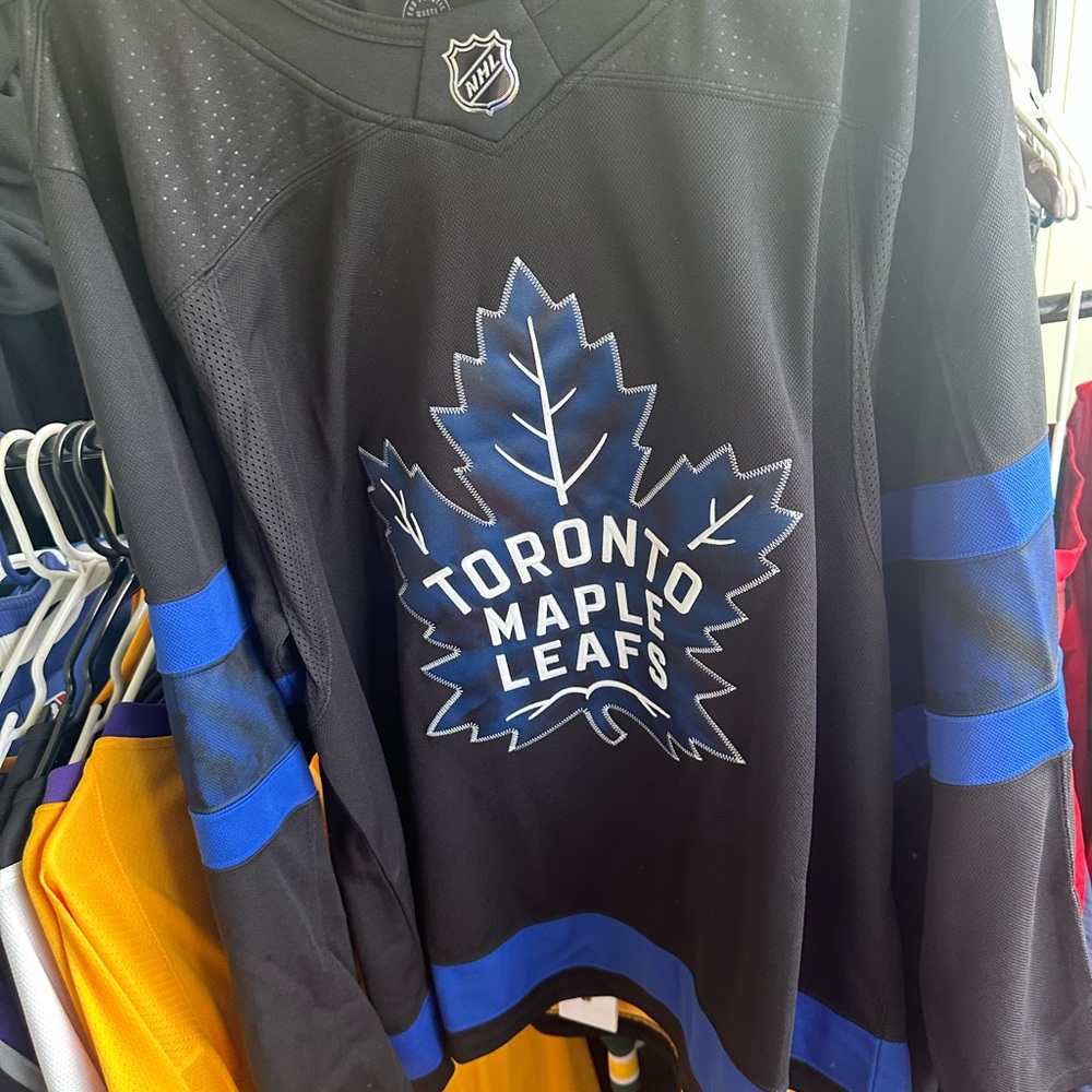 Toronto Maple Leafs Reversible Jersey NWT